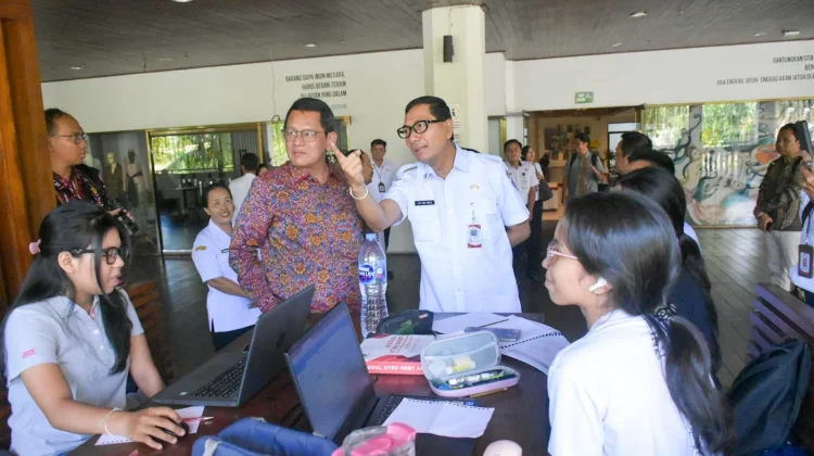 Deputi KemenPANRB Tinjau RPKD Denpasar, Apresiasi Inovasi Radio Inklusi