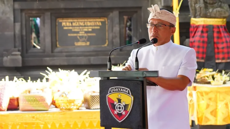 Pangdam Udayana Hadiri Piodalan dan Dharma Shanti