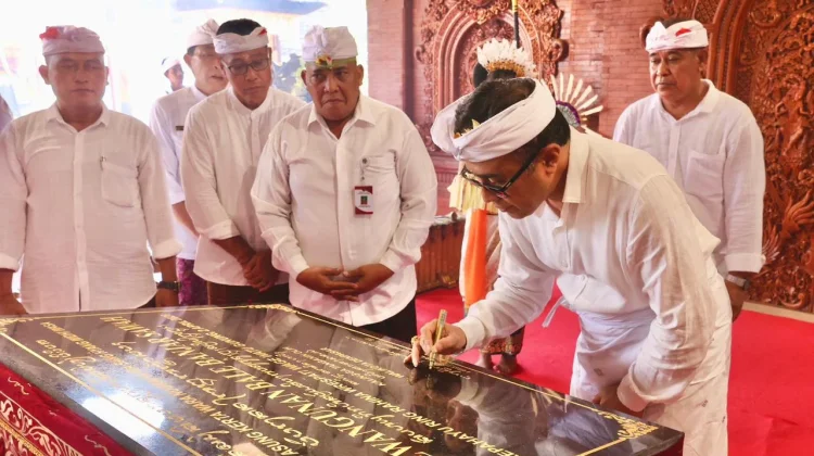 Walikota Jaya Negara Tandatangani Prasasti di Desa Adat Pedungan