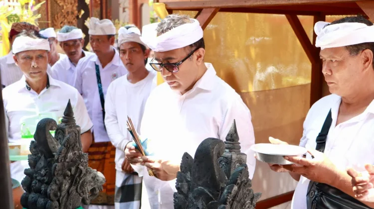 Wali Kota Jaya Negara Hadiri Karya Melaspas Pura Kawitan Batur Panti Tembawu