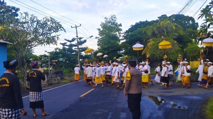 Sinergi Pengamanan Melasti Desa Adat Pesinggahan, Prosesi Berjalan Aman