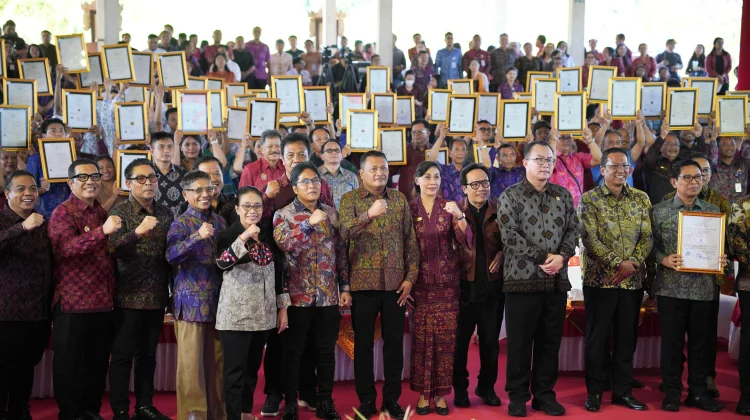 Pemerintah Kabupaten Gianyar Terima Tiga Sertifikat HKI