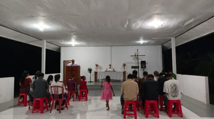 Pastikan Paskah Khidmat, Polsubsektor Lembongan Lakukan Penjagaan