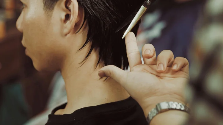 Umat Hindu Hindari Potong Rambut saat Pemelastali