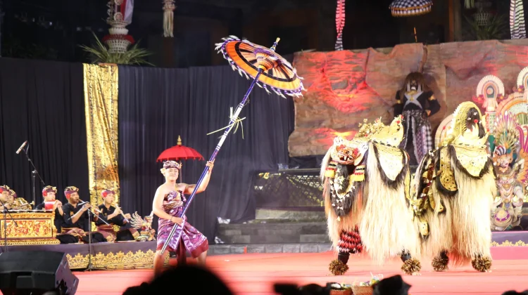 Tujuh Duta Kecamatan Meriahkan Parade Bapang Barong di Gianyar