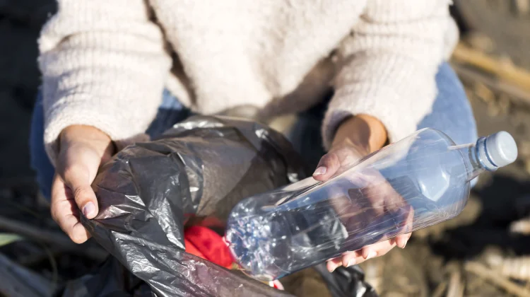 Dari Inovasi menuju Solusi : Sejarah Plastik yang Mengubah Dunia