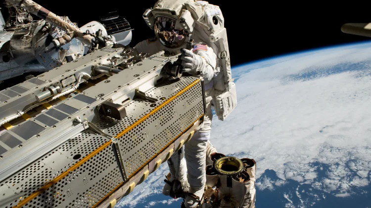 Perjalanan dari Luar Angkasa ke Bumi, Astronot Alami Transisi Fisik Menyakitkan