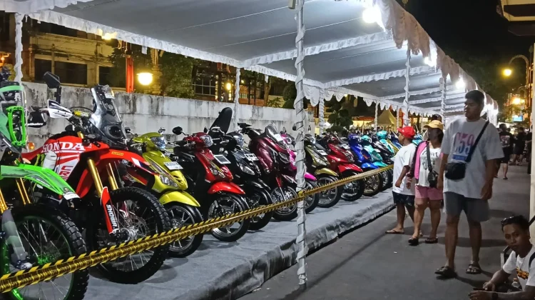 Ratusan Motor Adu Kecantikan di Depan Pasar Rakyat Gianyar