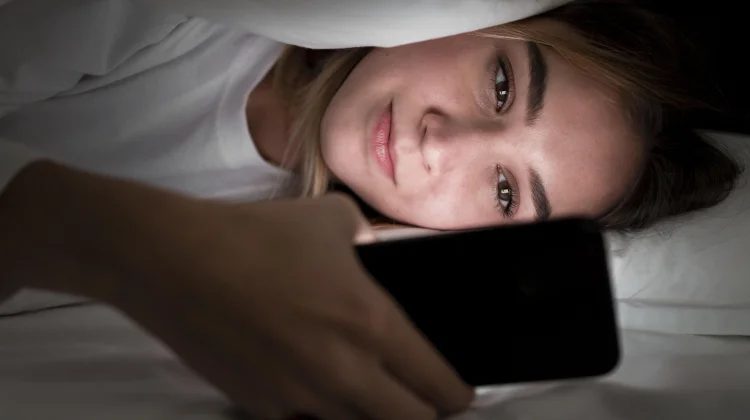 Lebih dari Sekadar Obrolan: Memahami Manfaat Psikologis di Balik Sleepcall