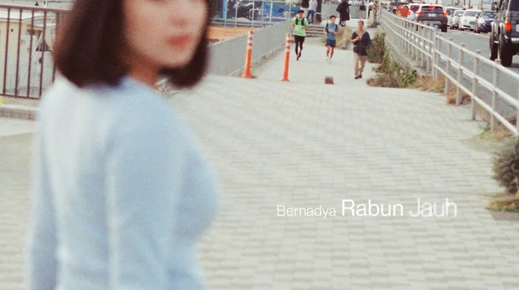 Bernadya Rilis Lagu Baru berjudul "Rabun Jauh"