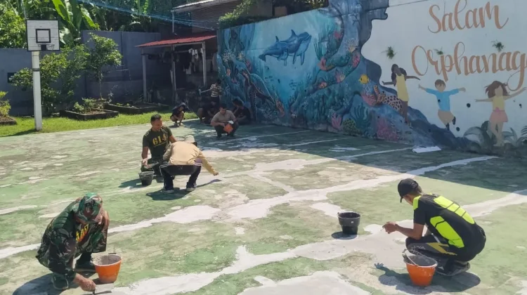 Personel Koramil Tabanan Rehabilitasi Panti Asuhan Salam