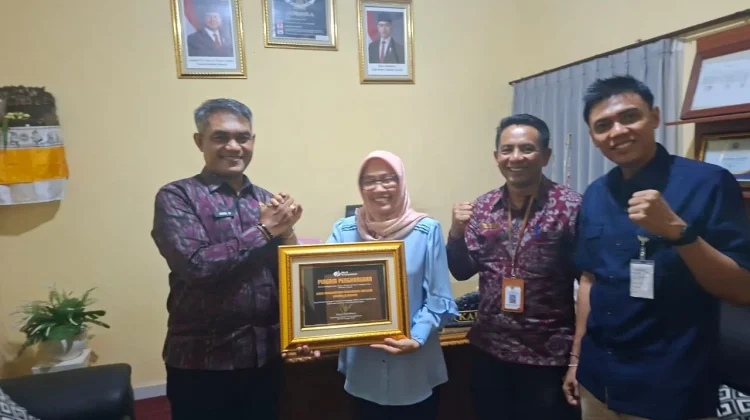 Dinas PMD Gianyar Terima Penghargaan Program JAKON Desa