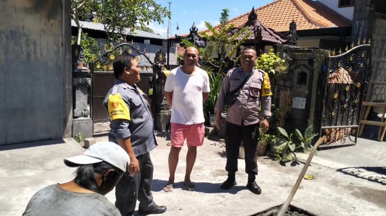 Jaga Kondusivitas, Bhabinkamtibmas Sumerta Kaja Sambangi Warga