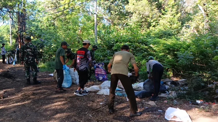 Dua Ton Lebih Sampah Terkumpul, Gilimanuk Bersihkan Jalur Nasional