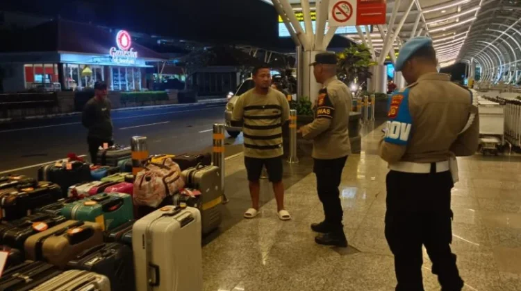 Patroli Humanis Terminal Internasional, Polisi Bandara Ngurah Rai Sapa Wisman
