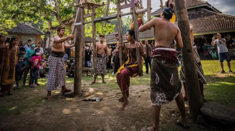 Menguatkan Posisi Tawar Desa Wisata Berbasis Kearifan Lokal