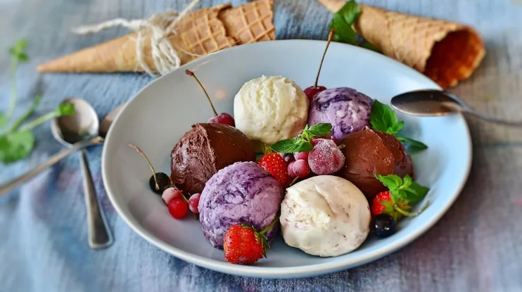 Mitos Es Krim Picu Radang Amandel Anak