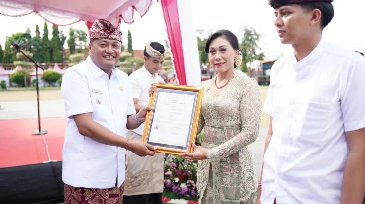 Ketua TP Posyandu Gianyar Terima HKI, Perkuat Transformasi Layanan Kesehatan