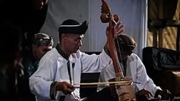 Kesenian Tarawangsa Tradisi Musik Sakral Masyarakat Sunda