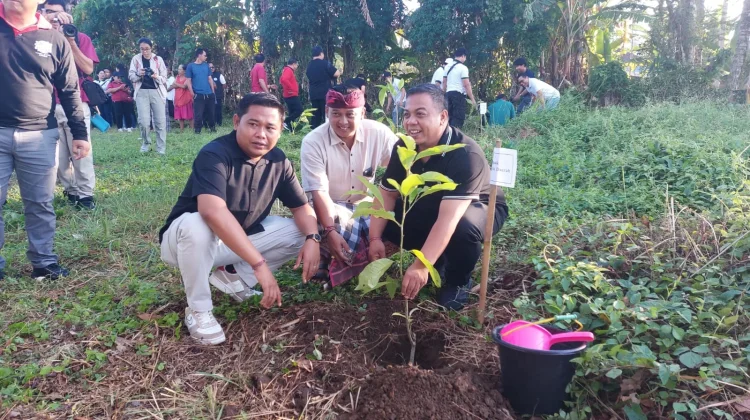 Jaga Bumi, Pemkab Gianyar Tanam 300 Pohon
