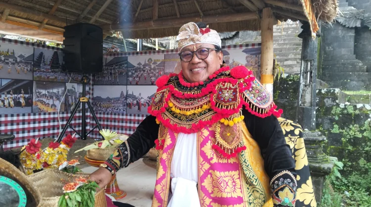 Menunjukan Sraddha Bhakti dengan Ngayah Topeng Wali