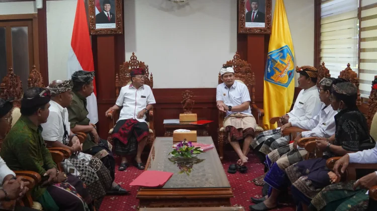 Audiensi Gubernur Bali, Bupati Kembang Mohon Bantuan Perbaikan Pura
