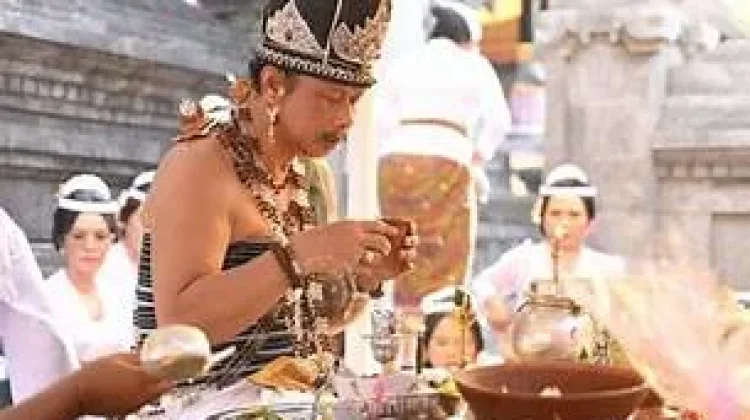 "Ketu" Bukan Sekadar Atribut Budaya atau Hiasan Kepala