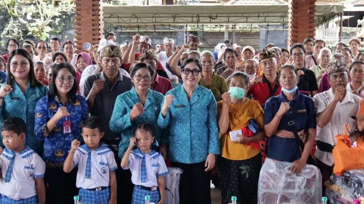 Ratusan Warga Tabanan Terima Bantuan dalam Aksi Sosial Bergerak dan Berbagi