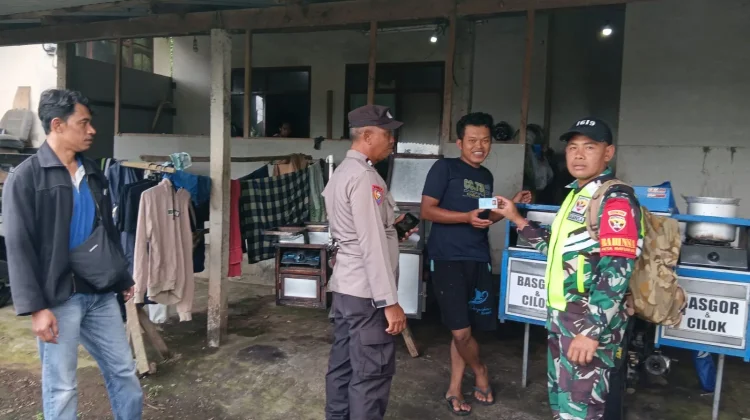 Babinsa Desa Batunya Intensifkan Pendataan Penduduk Pendatang