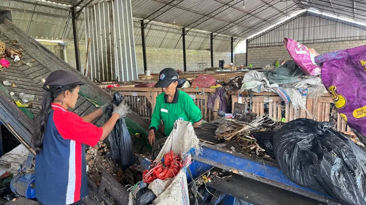 TPS Sadu Overload, Pencacahan Sampah dengan Mesin Gibrik Dioptimalkan
