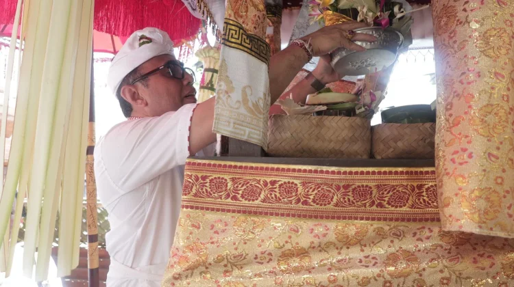 Wali Kota Jaya Negara Hadiri Karya Pemelaspasan  Banjar Panti Gede Pemecutan Kaja