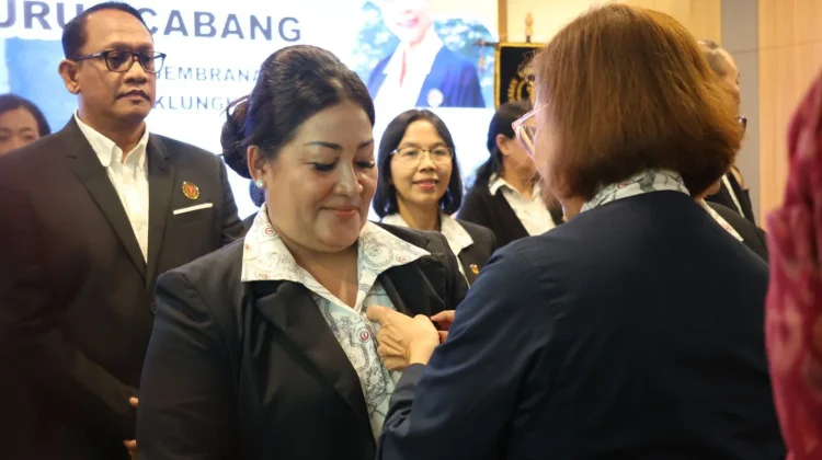 Ny. Suwandewi Eddy Mulya Resmi Pimpin YKI Denpasar