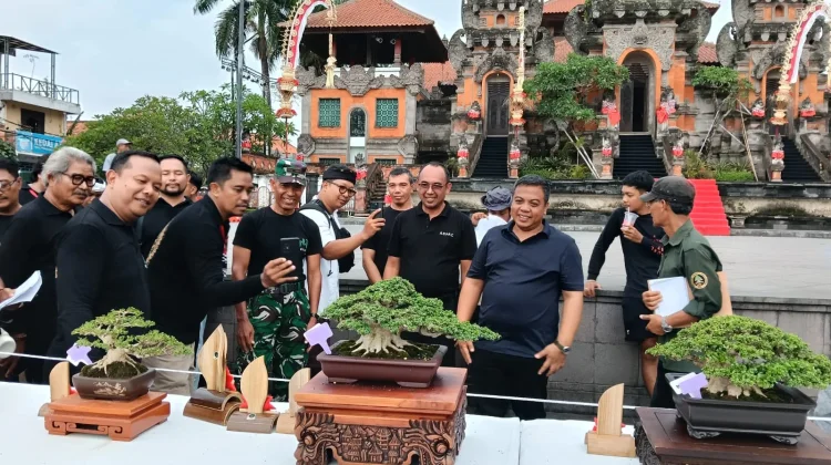 Sekda Gianyar Buka Pamnas Bonsai Gianyar