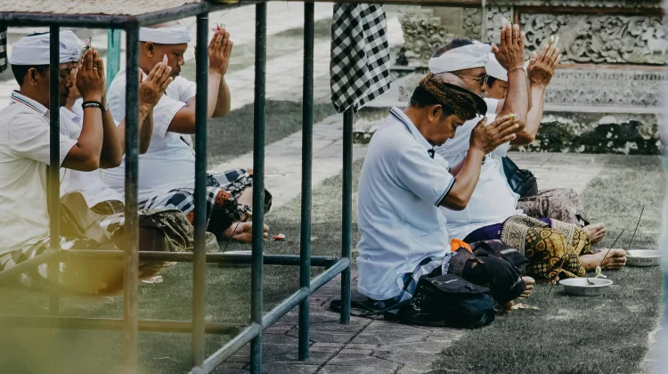 Rahasia Kedamaian Bathin dalam Hari Raya Hindu Melalui Ritual Suci