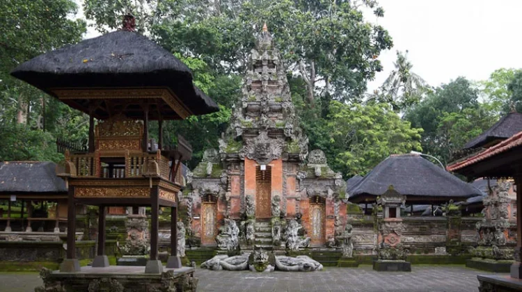 Konsep Tri Murti di Bali Tercermin dalam Keberadaan Kahyangan Tiga