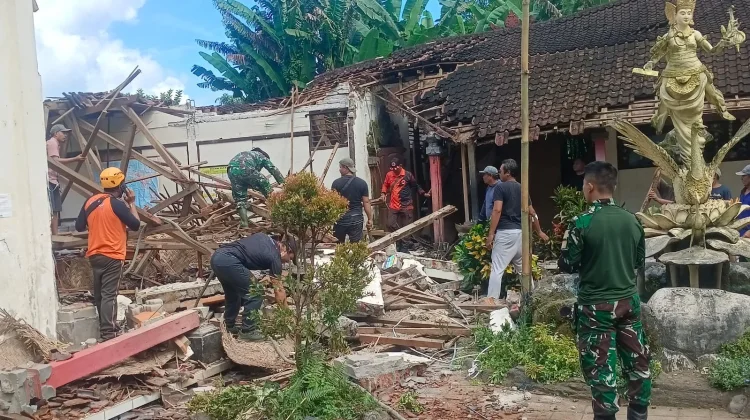 Sinergi TNI–Polri dan Warga Solusi Cepat Tangani Sekolah Rusak