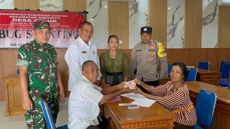 Kawal Program Kesejahteraan Warga Kurang Mampu, Babinsa Dampingi Penyaluran BLT