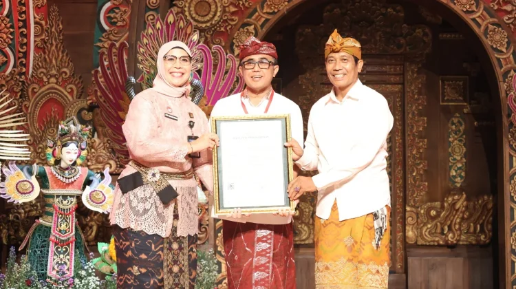Kanwil Kemenkum Bali Serahkan Sertifikat Hak Cipta "Senam Vasudhaiva Kutumbakam"