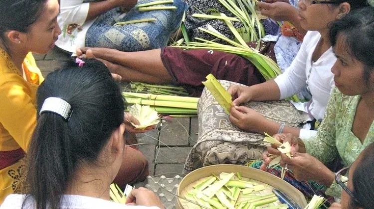 Upacara Adat di Bali Menjadi Pengingat untuk Merawat Alam