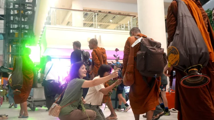 Puluhan Bhikkhu Indonesia Walk for Peace 2026 Tiba di Bandara Ngurah Rai
