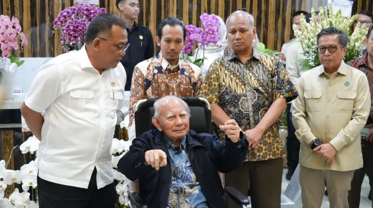 Pesan Emil Salim ke Menteri LH: Lingkungan Perlu Human Touch dan Gerakan Bersama