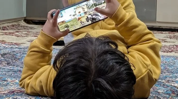 Generasi Digital dan Perubahan Cara Berkomunikasi dalam Keluarga