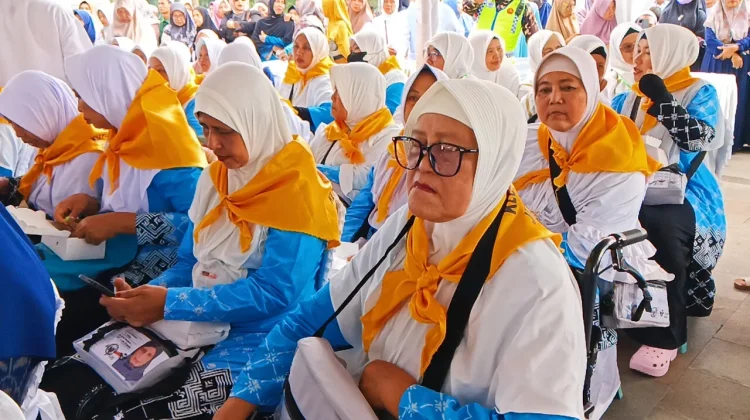 Bupati Kembang Lepas 90 Jemaah Haji Jembrana