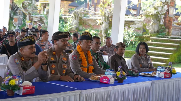 Satkamling Desa Adat Payangan Desa Tampil Maksimal, Wakili Polres Gianyar
