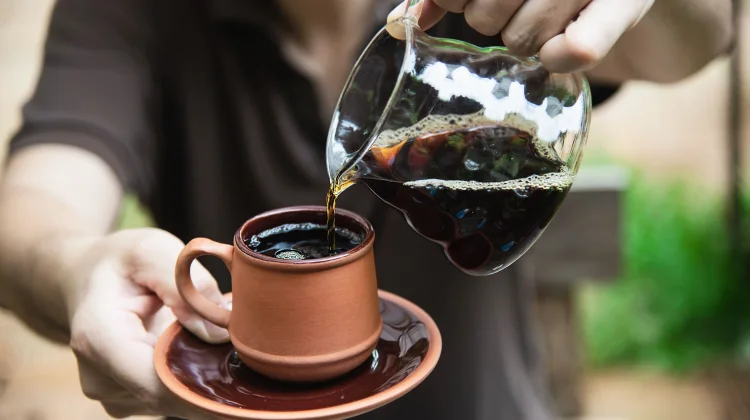 Penyebab Tubuh Gemetar dan Perut Terasa Lapar setelah Minum Kopi