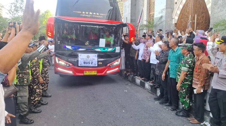 Danramil Tabanan Hadiri Pelepasan Puluhan Calon Jamaah Haji Tabanan menuju Mekah