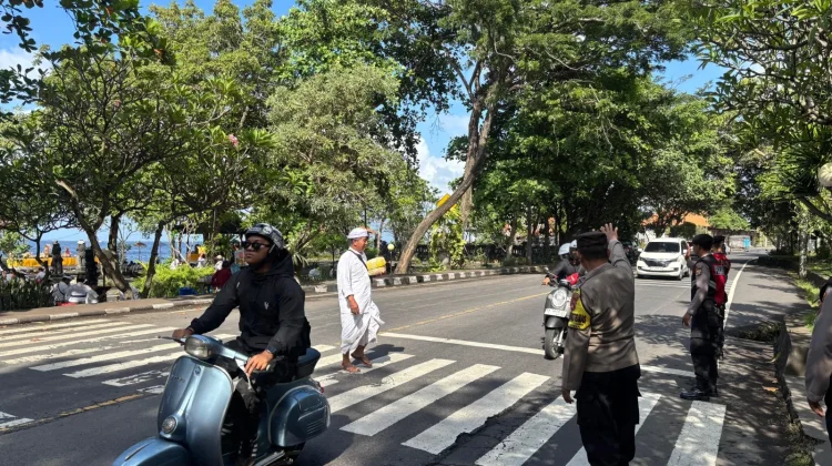Patroli KRYD Sat Samapta Polres Klungkung Sambangi Kawasan Pura Goa Lawah