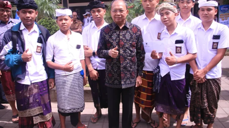 Koster Tidak Ingin Anak Bali Putus Sekolah