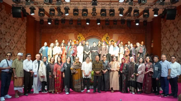 Reuni Alumni FEB Unud, Putri Koster Dorong Peran Akademisi Selamatkan Tenun Bali