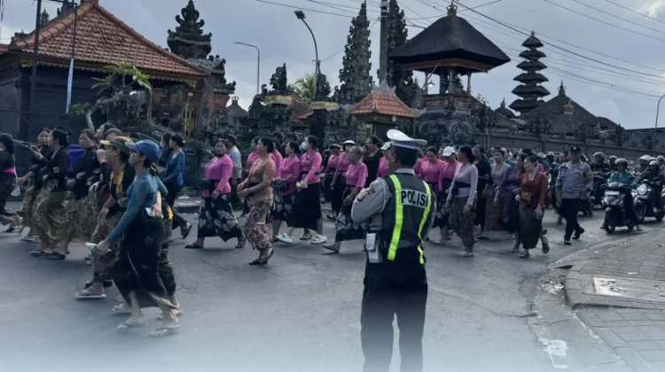 SatLantas Polres Badung Gelar Blue Light Patrol